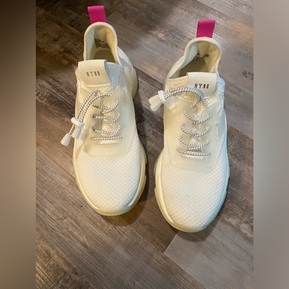 Steve Madden women’s sneakers